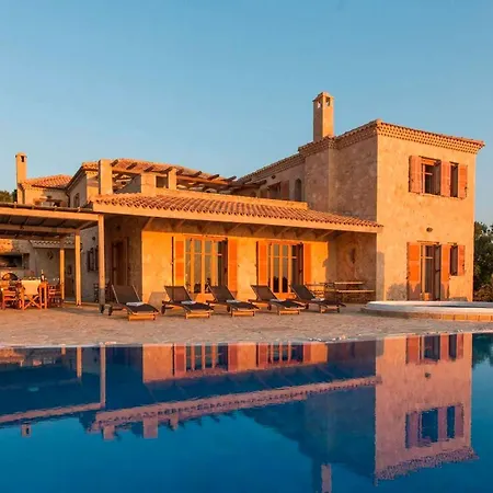 Elegant Zante - Divas - 6 Bedrooms - Infinity Pool - 100 Metres To The Sea - Short Drive To Agios Nikolaos *
