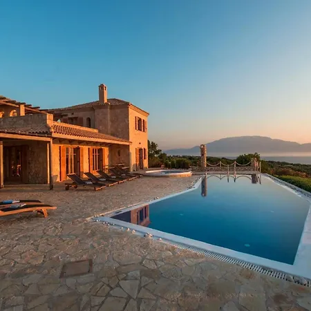 Elegant Zante - Divas - 6 Bedrooms - Infinity Pool - 100 Metres To The Sea - Short Drive To Agios Nikolaos Villa Koríthion
