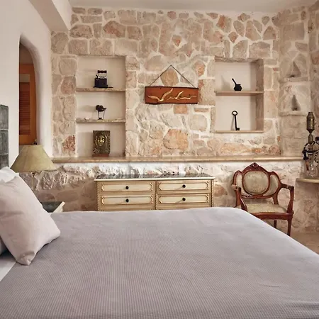 Elegant Zante - Divas - 6 Bedrooms - Infinity Pool - 100 Metres To The Sea - Short Drive To Agios Nikolaos Villa *
