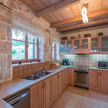 Villa Elegant Zante - Divas - 6 Bedrooms - Infinity Pool - 100 Metres To The Sea - Short Drive To Agios Nikolaos