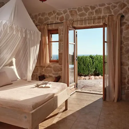 Elegant Zante - Divas - 6 Bedrooms - Infinity Pool - 100 Metres To The Sea - Short Drive To Agios Nikolaos *