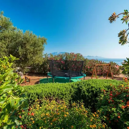 Elegant Zante - Divas - 6 Bedrooms - Infinity Pool - 100 Metres To The Sea - Short Drive To Agios Nikolaos *