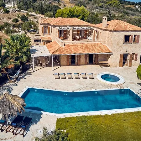 Elegant Zante - Divas - 6 Bedrooms - Infinity Pool - 100 Metres To The Sea - Short Drive To Agios Nikolaos Koríthion