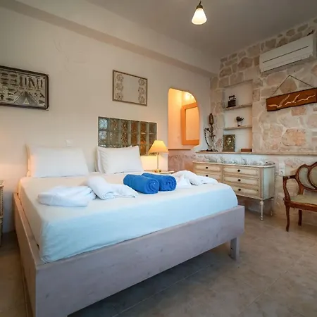 Elegant Zante - Divas - 6 Bedrooms - Infinity Pool - 100 Metres To The Sea - Short Drive To Agios Nikolaos Villa *