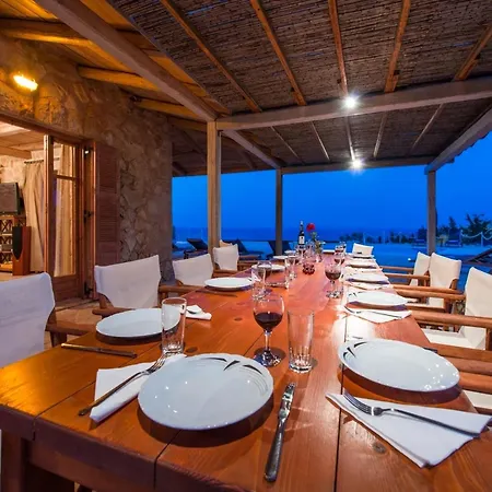 Elegant Zante - Divas - 6 Bedrooms - Infinity Pool - 100 Metres To The Sea - Short Drive To Agios Nikolaos Villa *